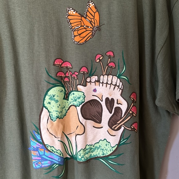 Graphic T - Picture 3 of 4